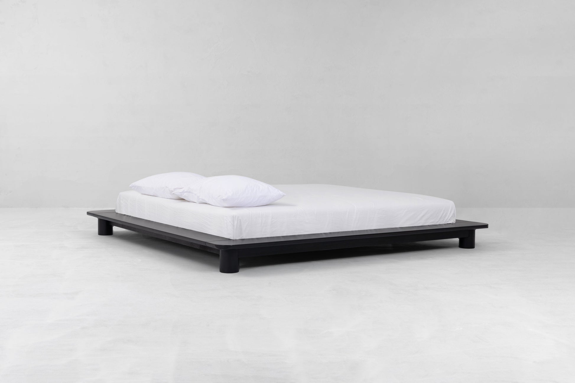 Kiral Platform Bed in Black Beds