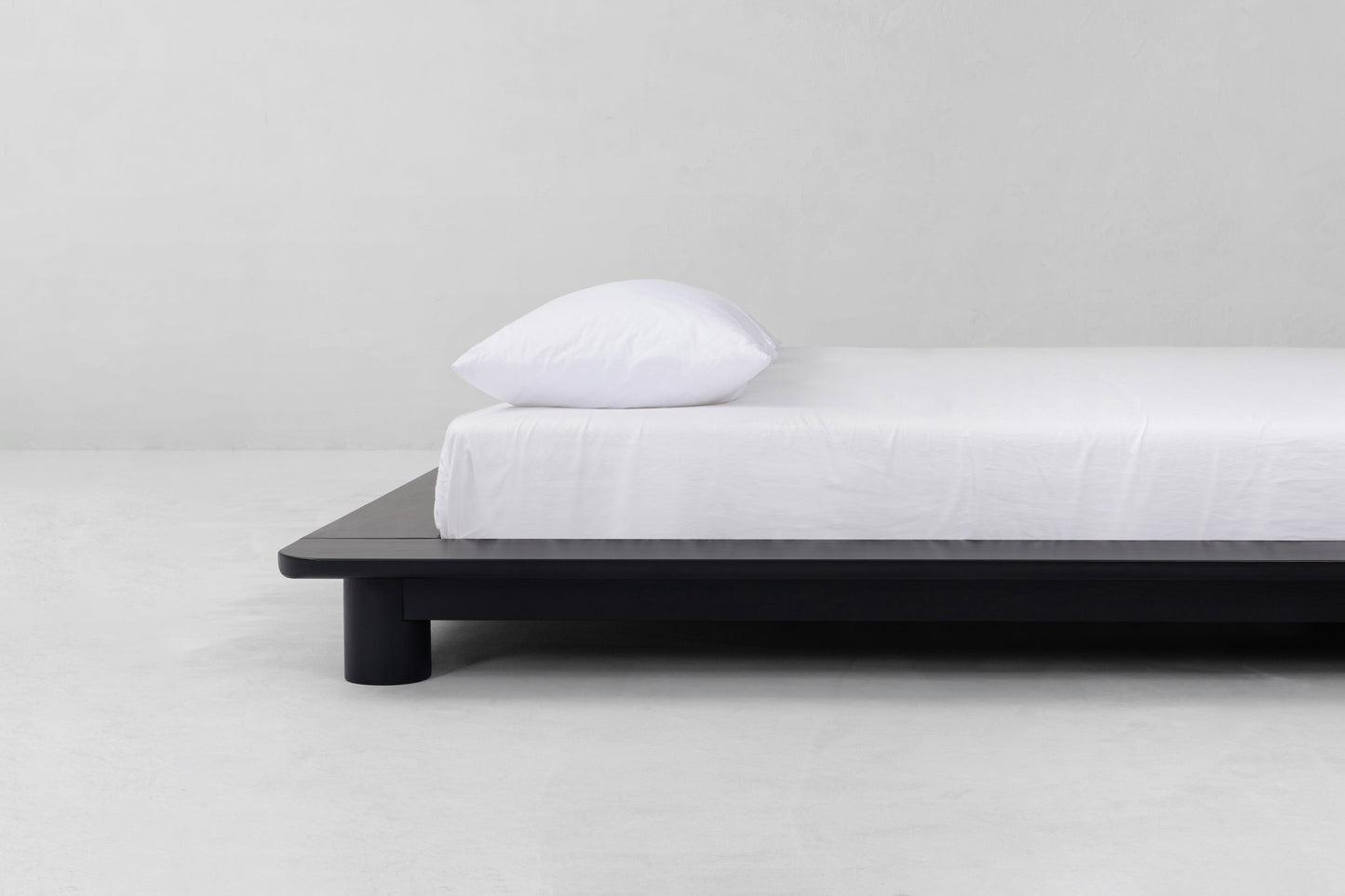 Kiral Platform Bed in Black Beds