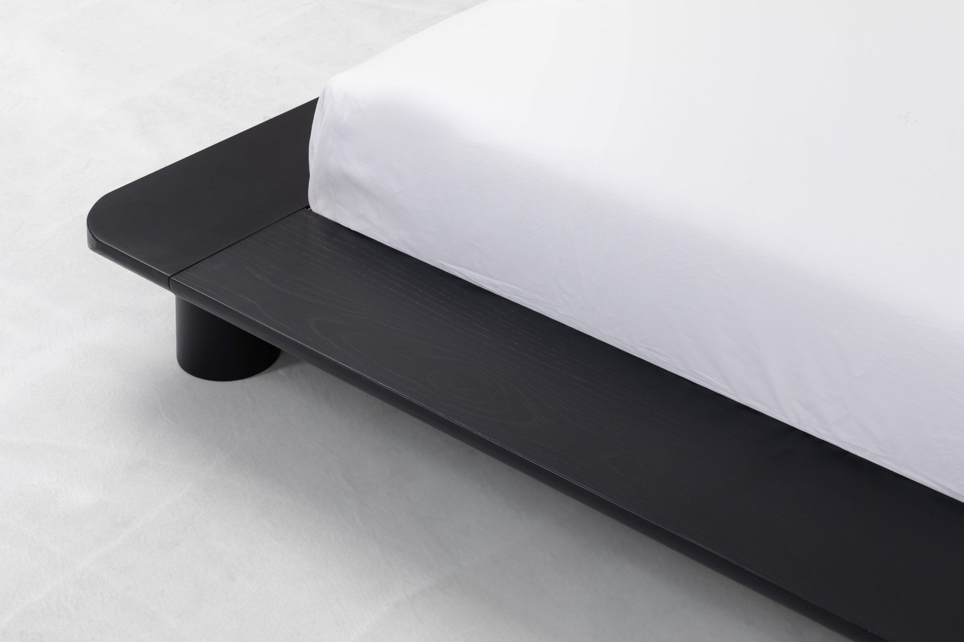 Kiral Platform Bed in Black Beds