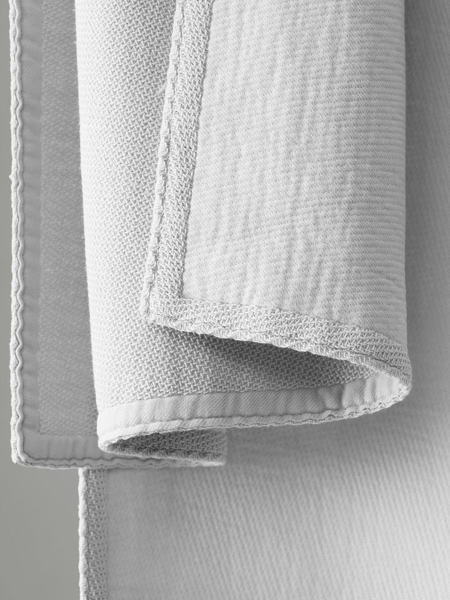 Kur Towel Set in Bianco by Society Limonta