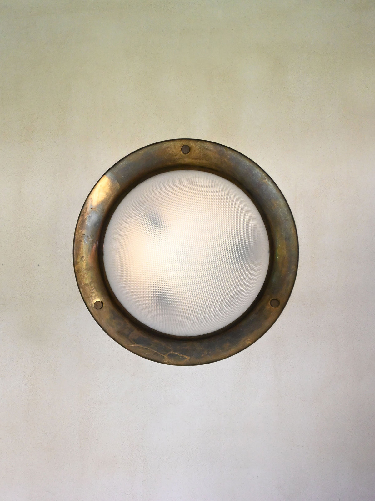 Luigi Caccia Dominioni LSP6 wall light for Azucena, giant version, unlit, brass ring and frosted glass dome seen face on