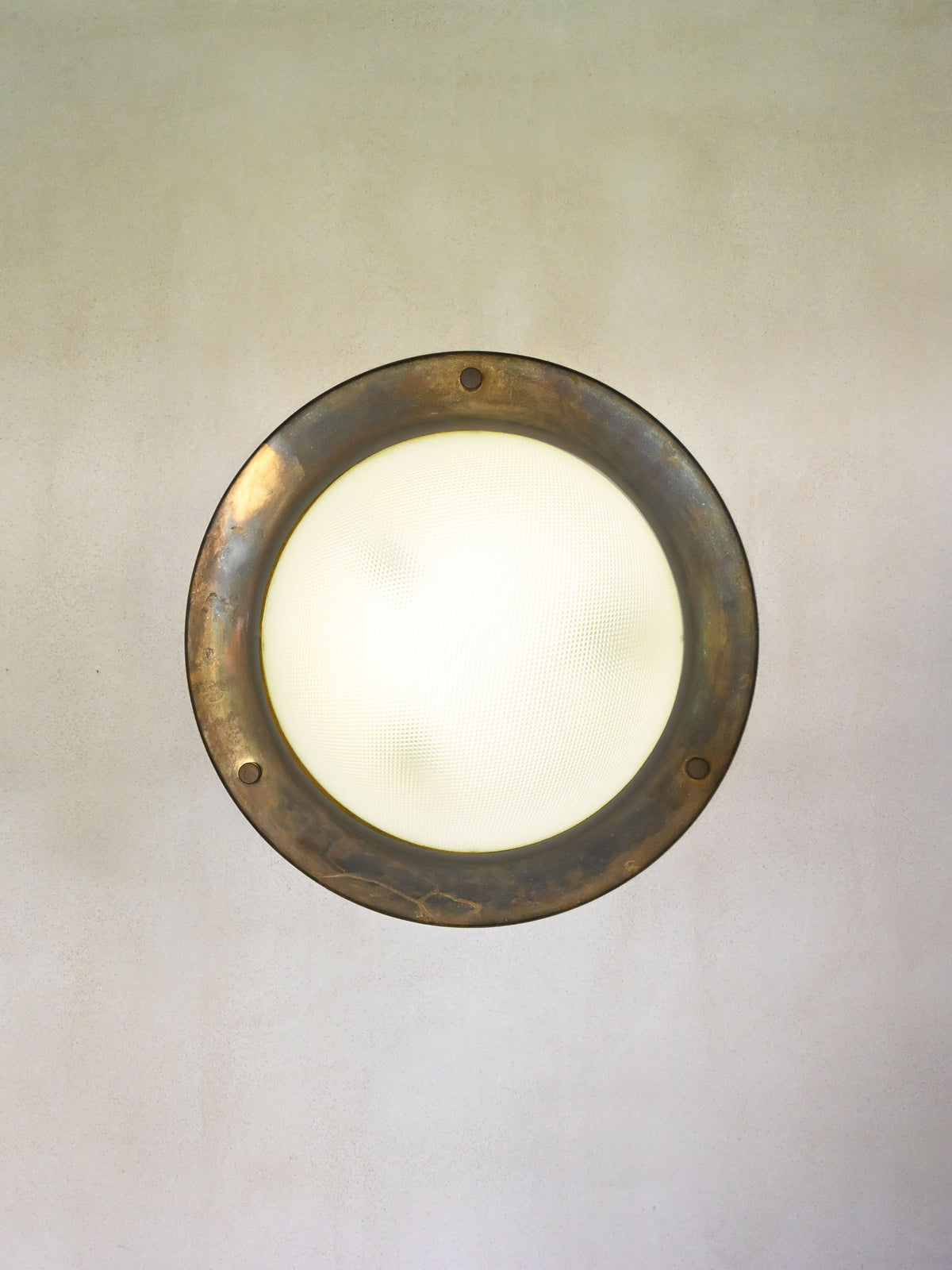 Luigi Caccia Dominioni LSP6 wall light for Azucena, giant version, lit, the glass dome glowing within the brass ring