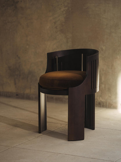 La Chaise 01 by Tassiana Laurre Chairs