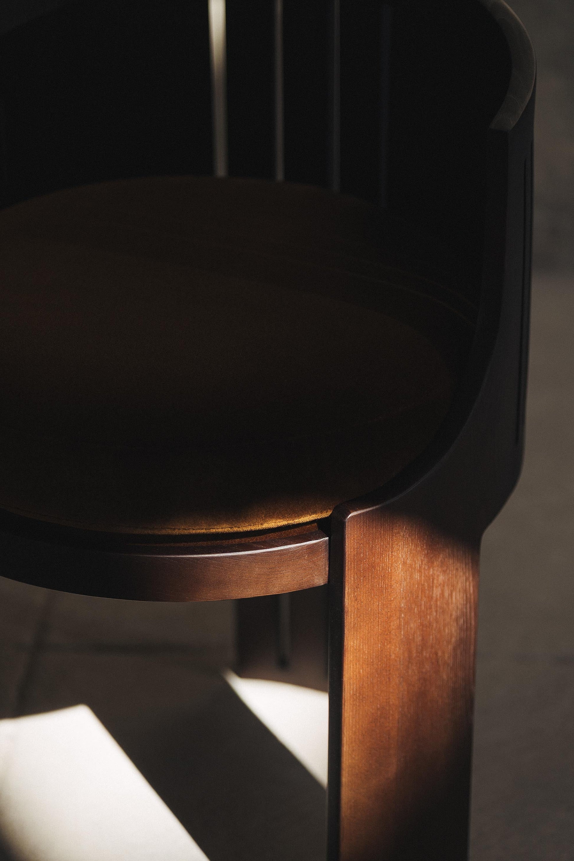 La Chaise 01 by Tassiana Laurre Chairs