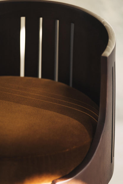 La Chaise 01 by Tassiana Laurre Chairs