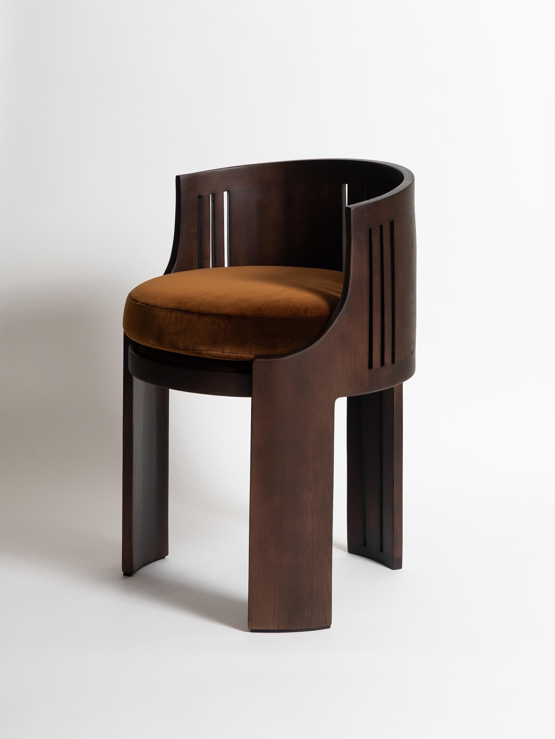 La Chaise 01 by Tassiana Laurre Chairs