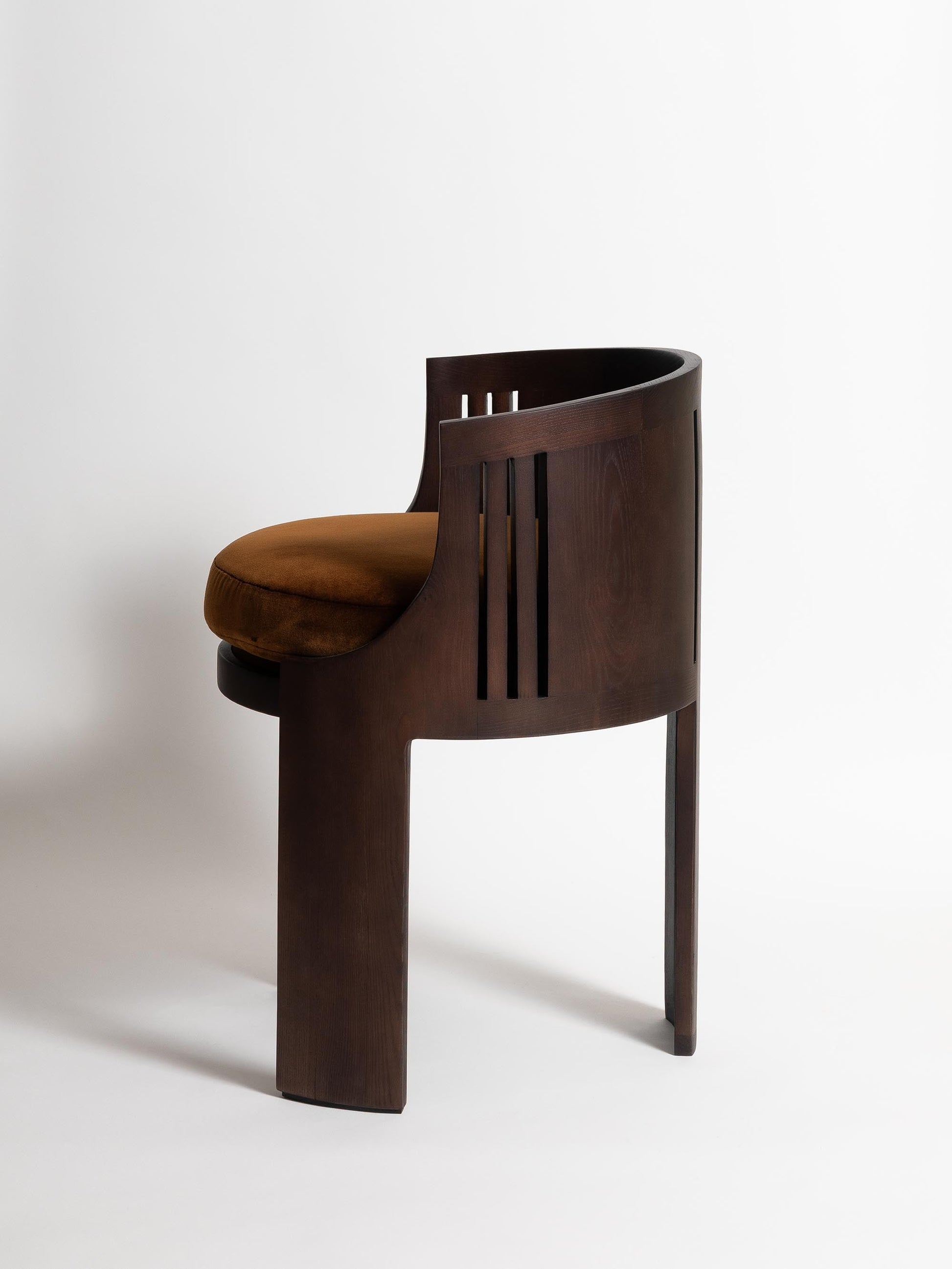 La Chaise 01 by Tassiana Laurre Chairs