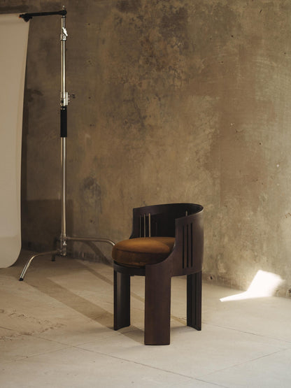 La Chaise 01 by Tassiana Laurre Chairs
