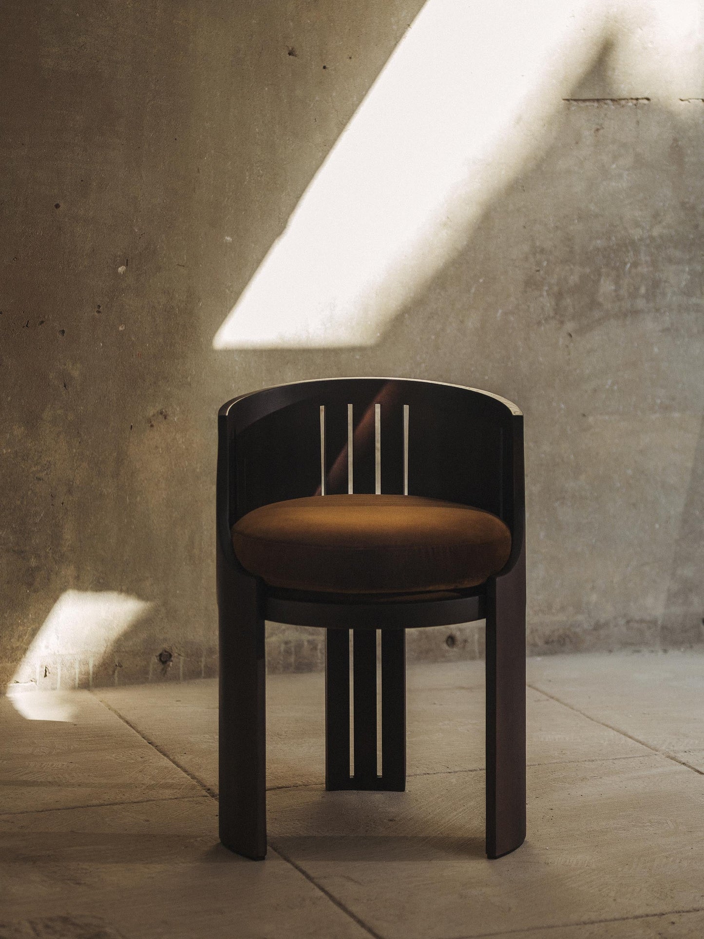 La Chaise 01 by Tassiana Laurre Chairs