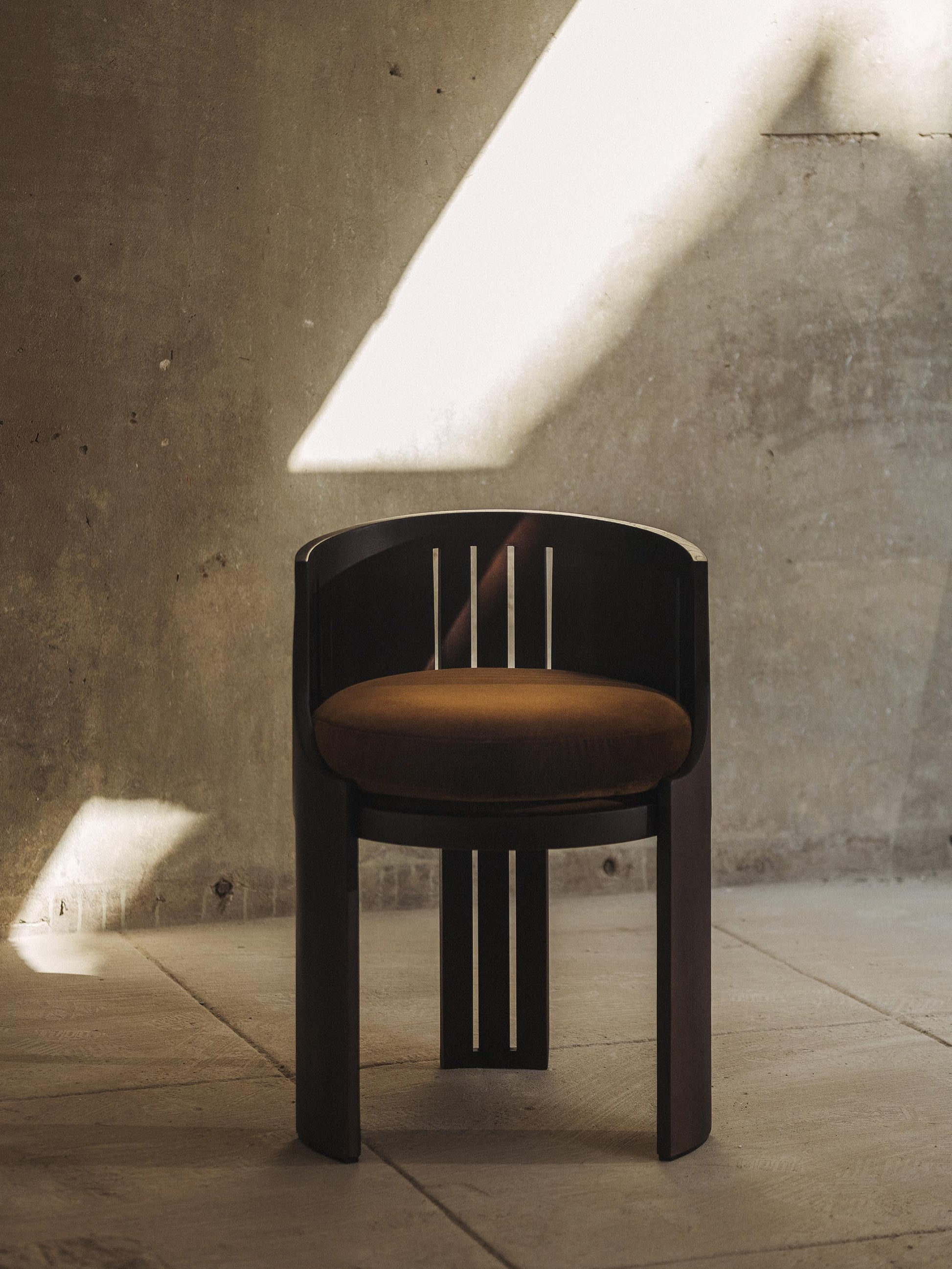 La Chaise 01 by Tassiana Laurre Chairs