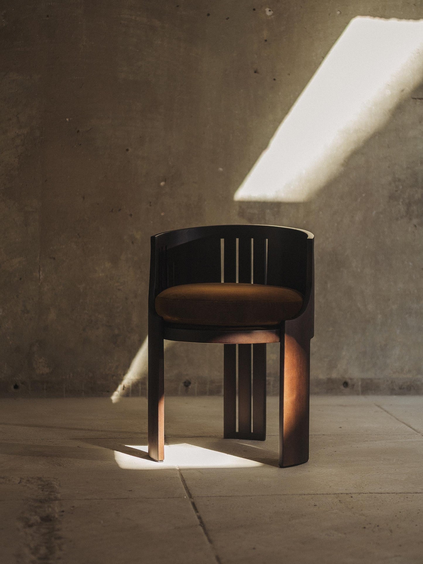 La Chaise 01 by Tassiana Laurre Chairs