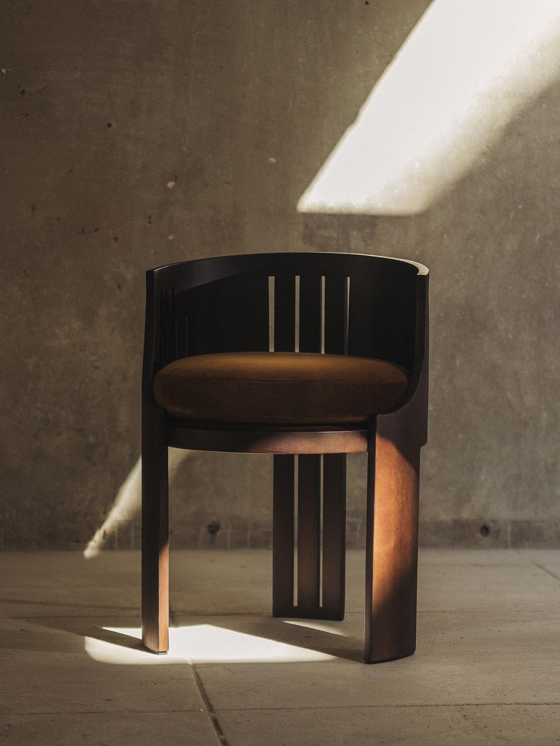 La Chaise 01 by Tassiana Laurre Chairs