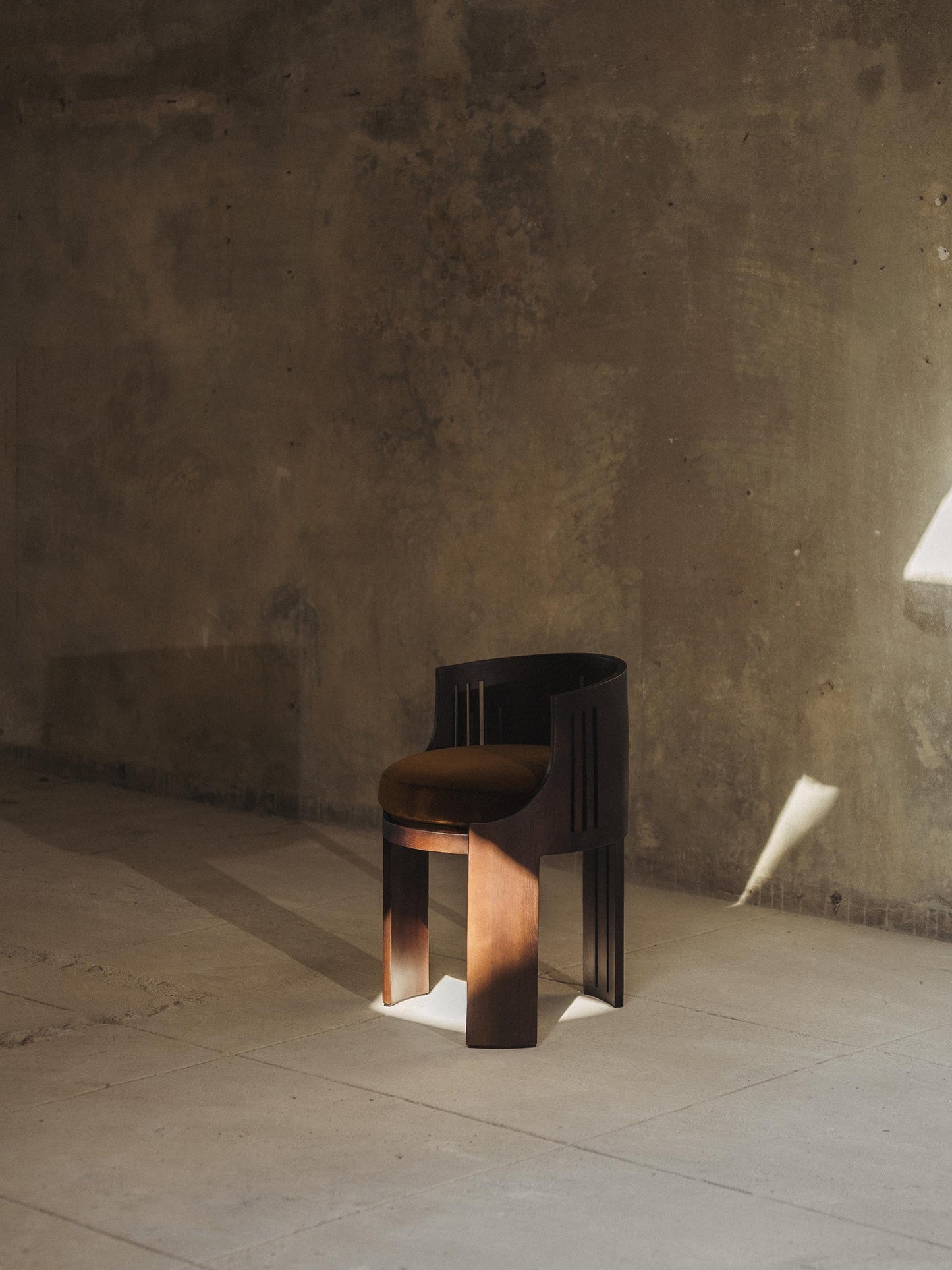 La Chaise 01 by Tassiana Laurre Chairs