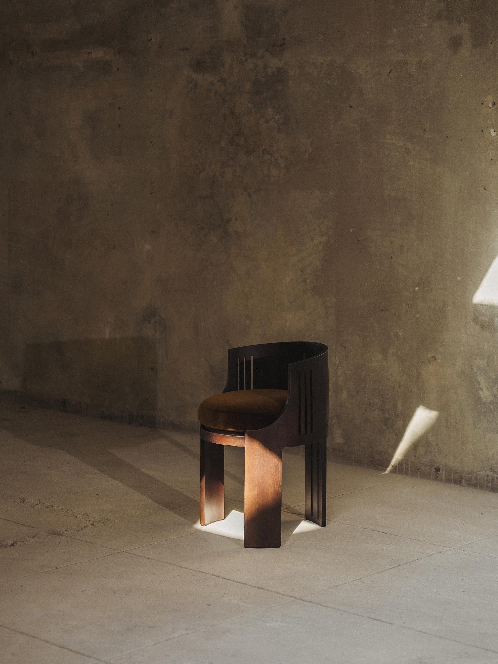 La Chaise 01 by Tassiana Laurre Chairs