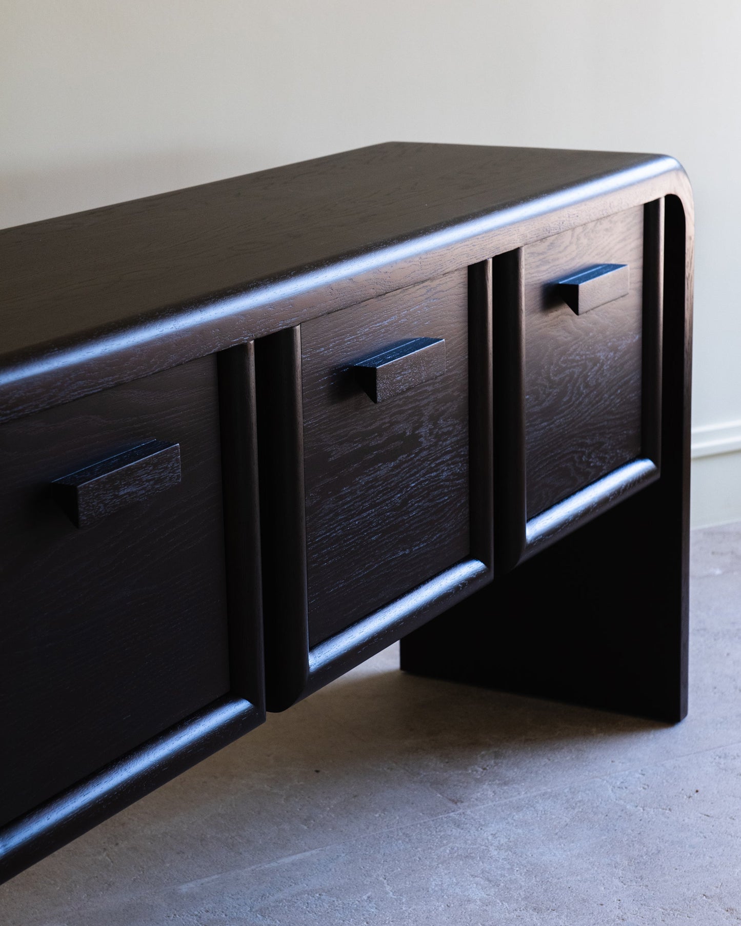 Lady Bird Console Consoles