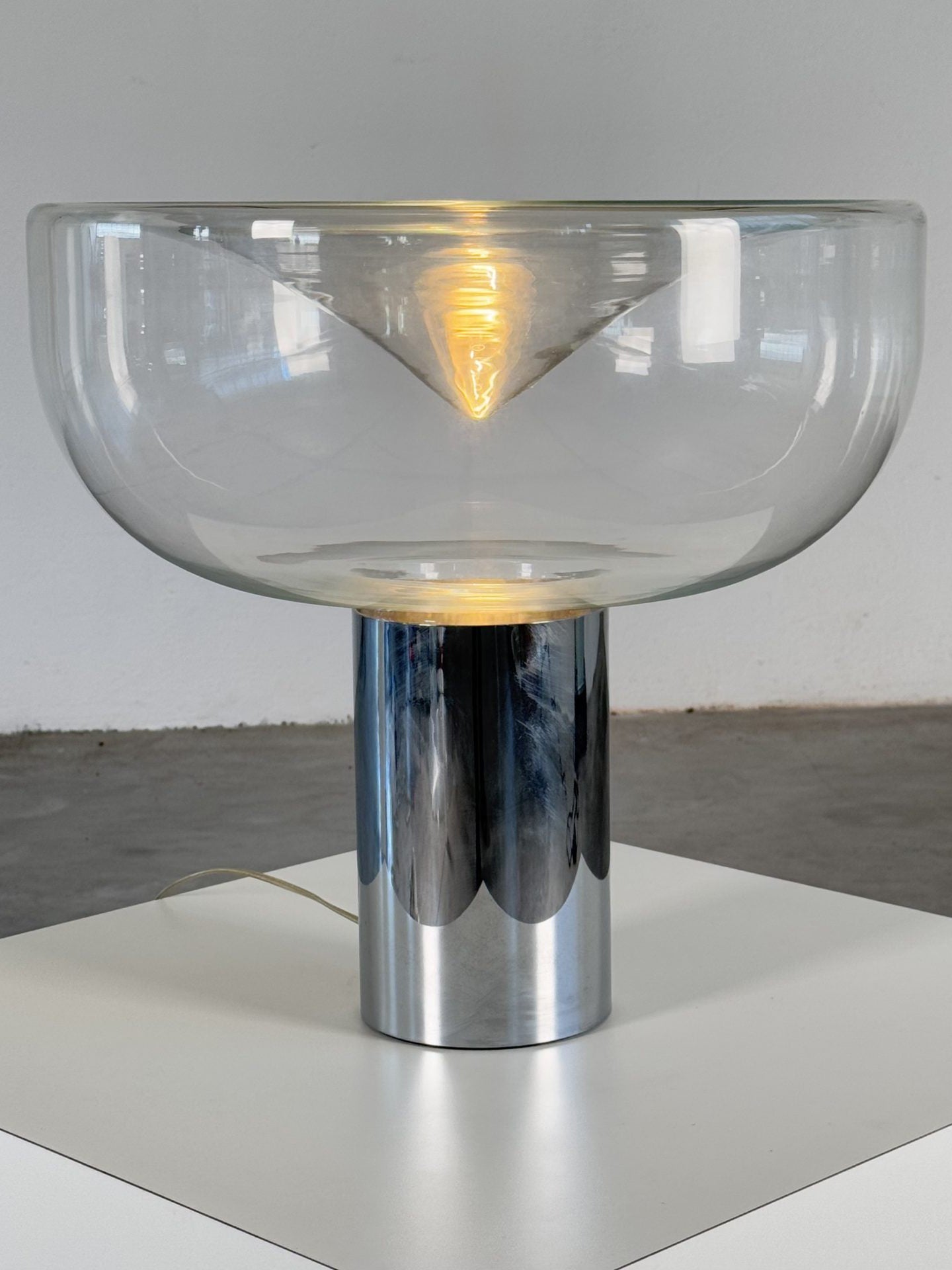 "Aella 50" Large Table Lamp by Renato Toso & Giovanna Noti Massari for Leucos Table Lamps