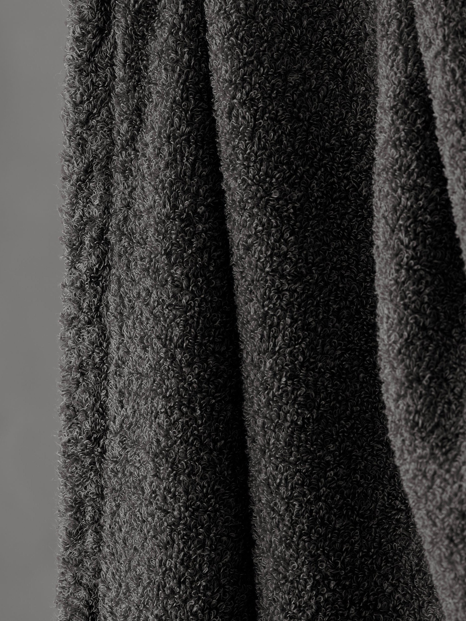 Linge Bath Towel in Antracite by Society Limonta