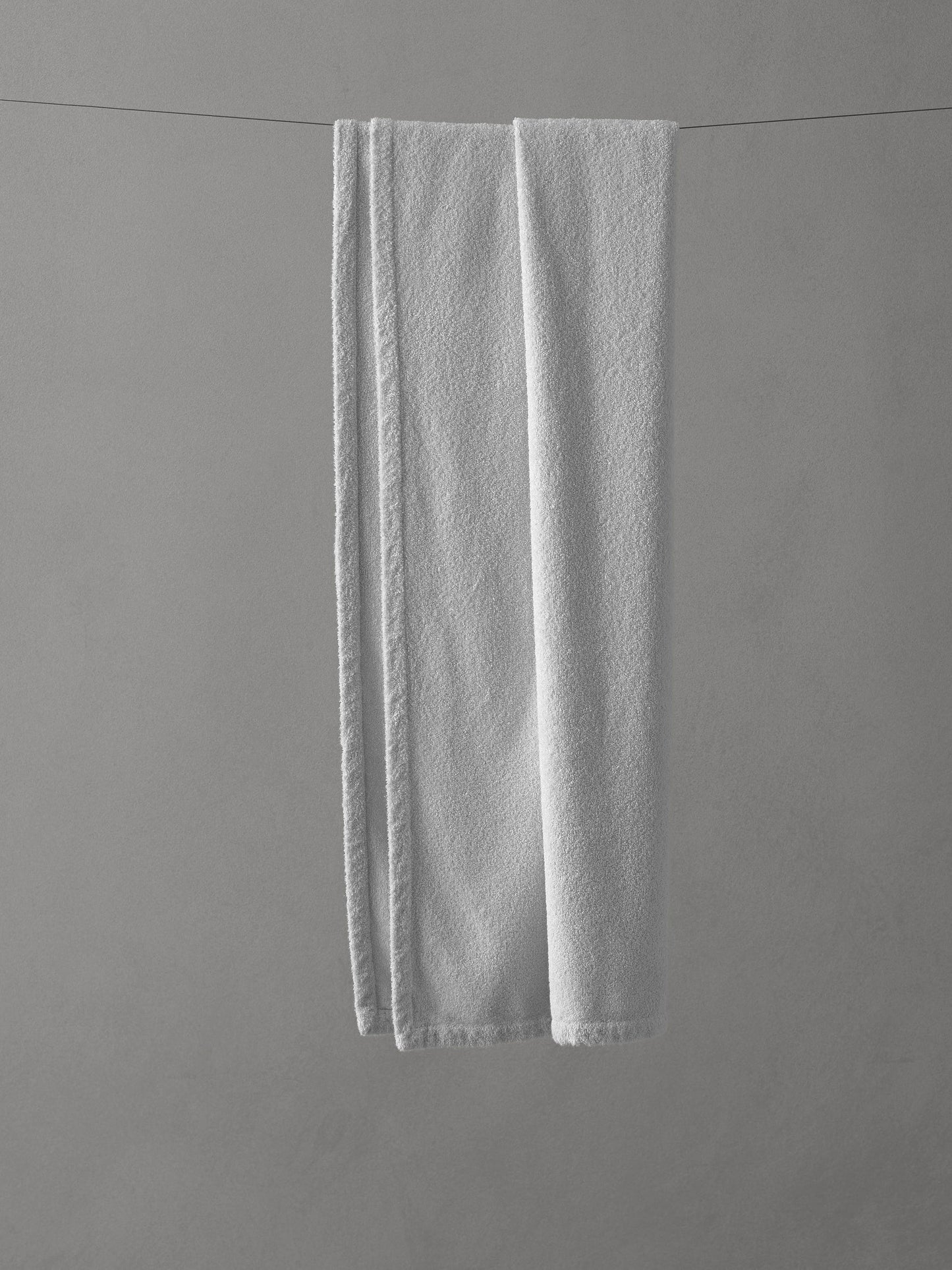 Linge Bath Towel in Bianco by Society Limonta