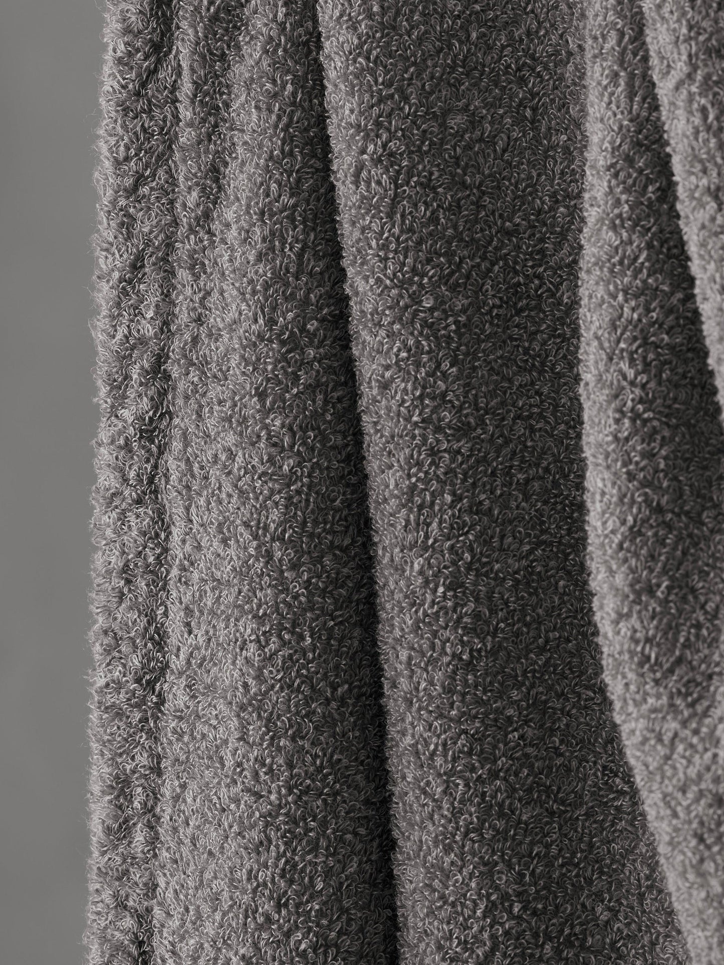 Linge Bath Towel in Fumo by Society Limonta