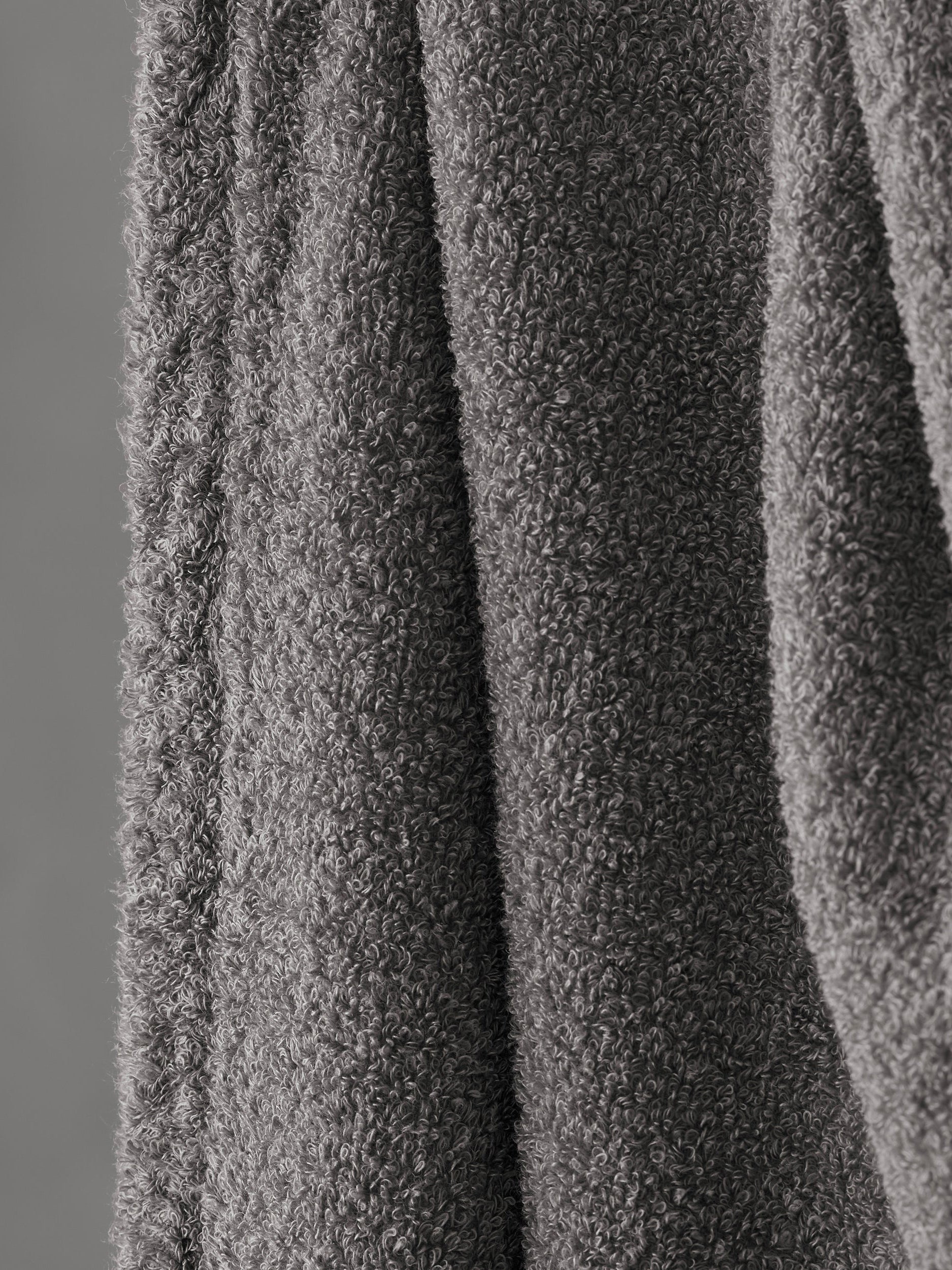 Linge Bath Towel in Fumo by Society Limonta