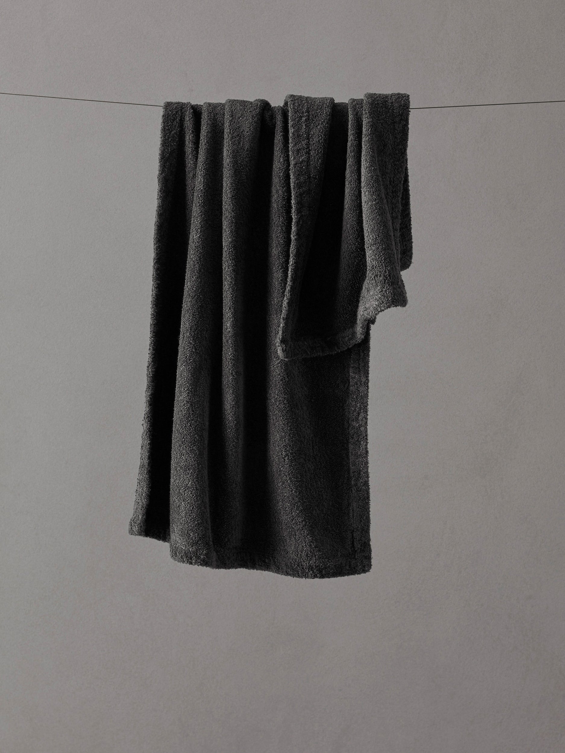 Linge Towel Set in Antracite by Society Limonta