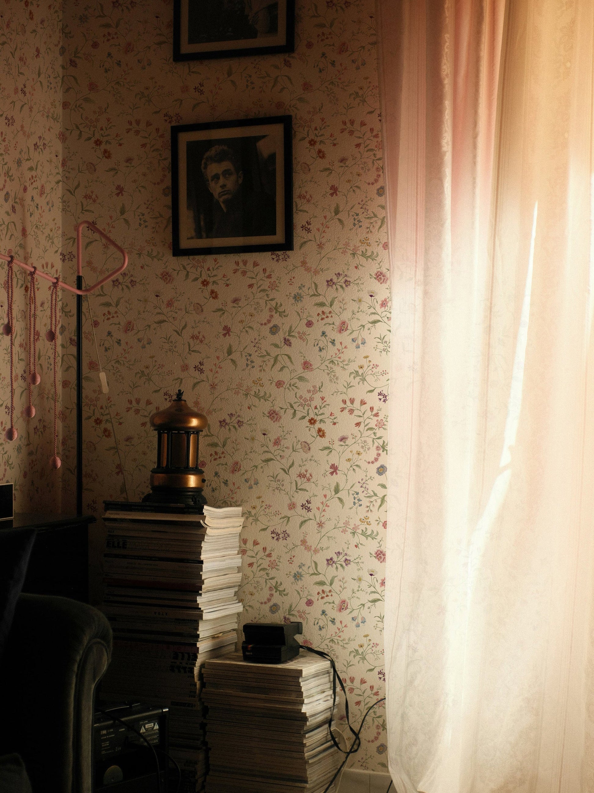 Primavera Wallpaper in Sesame by Papier, fifth view
