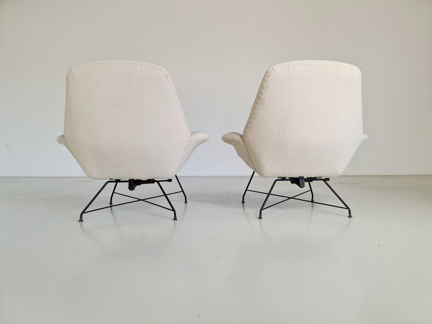 Lotus Lounge Chairs in Cream Wool Fabric by Augusto Bozzi for Saporiti Chairs