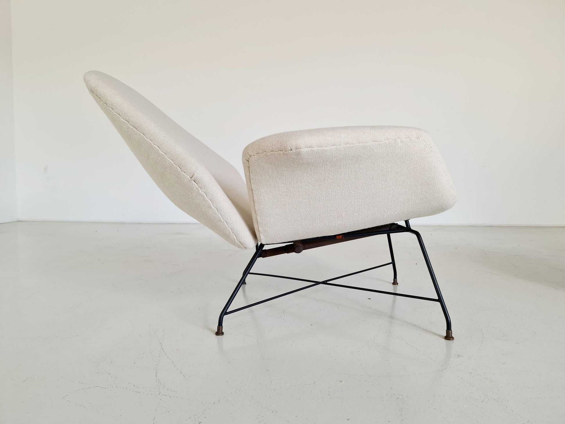 Lotus Lounge Chairs in Cream Wool Fabric by Augusto Bozzi for Saporiti Chairs