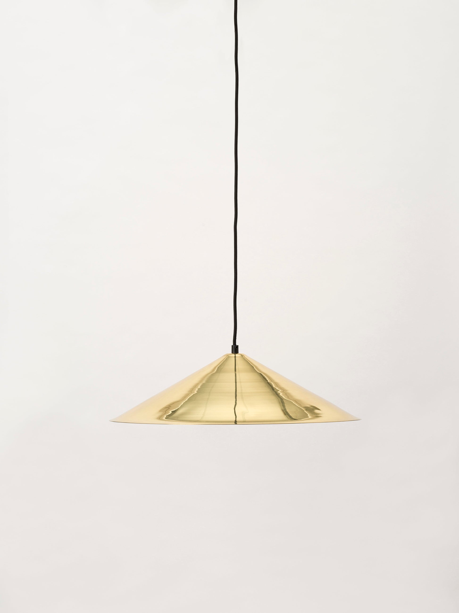 Low/XL Triangle Pendant Pendant Lights
