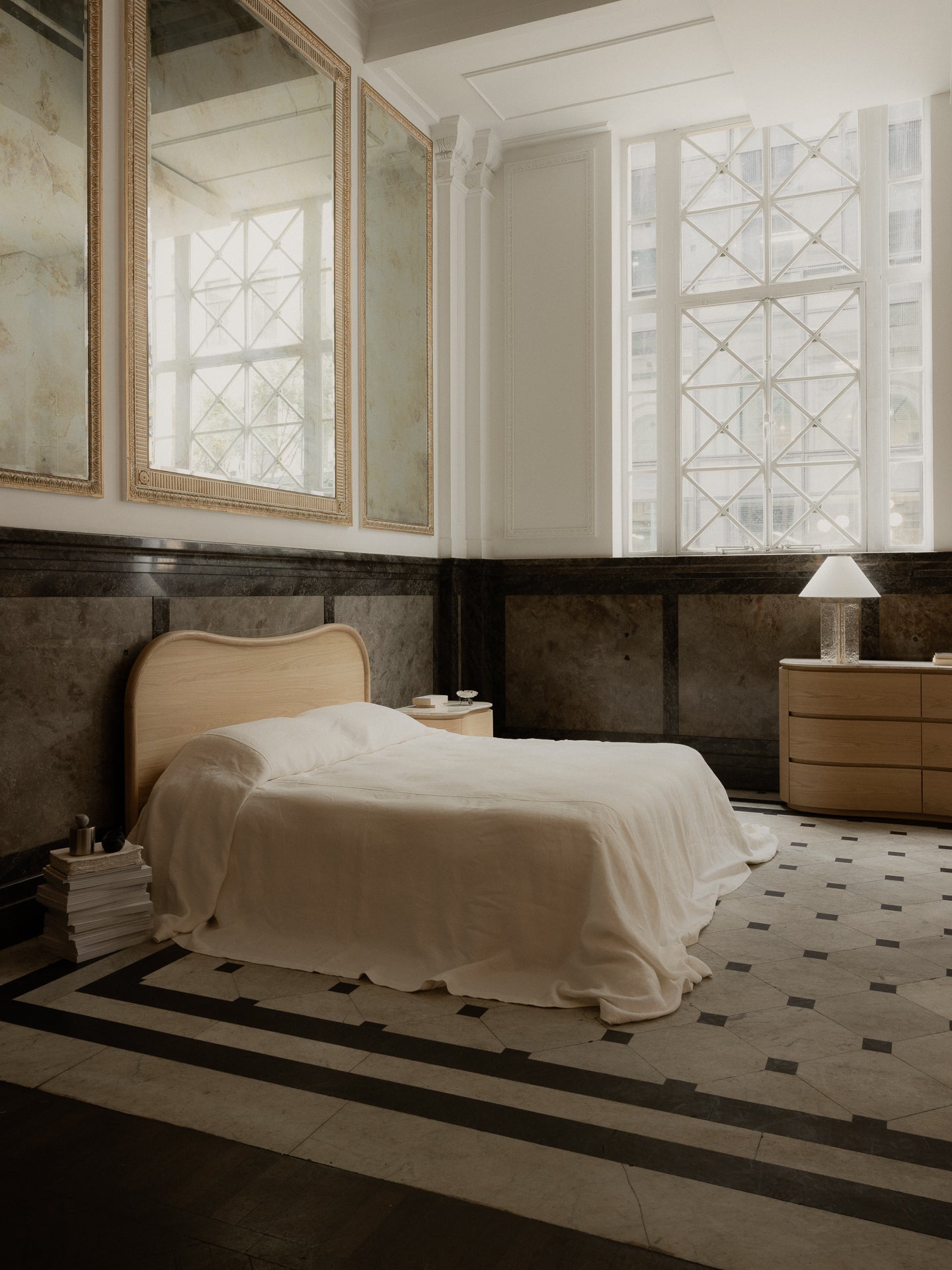 Marquis Lamp in Clair Table Lamps