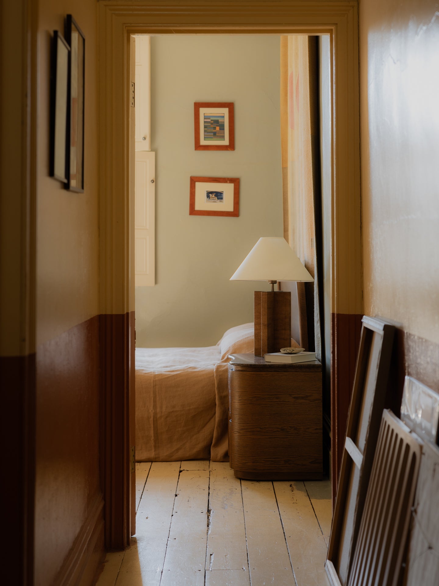 Marquis Lamp in Pecan Table Lamps