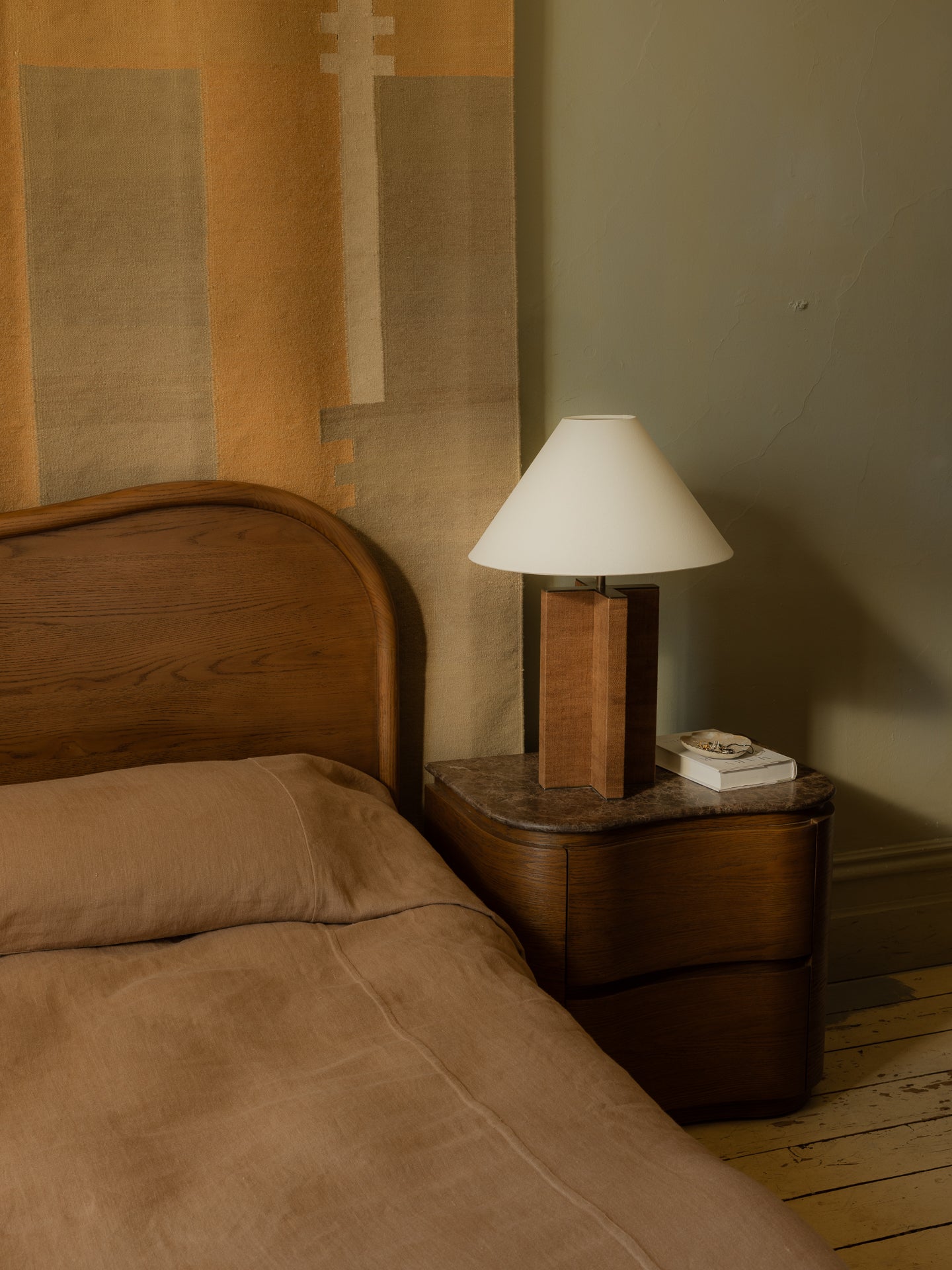 Marquis Lamp in Pecan Table Lamps