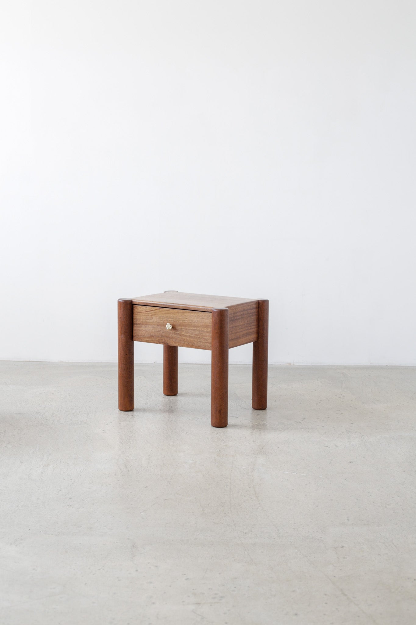 Miyah Bedsides Table Nightstands