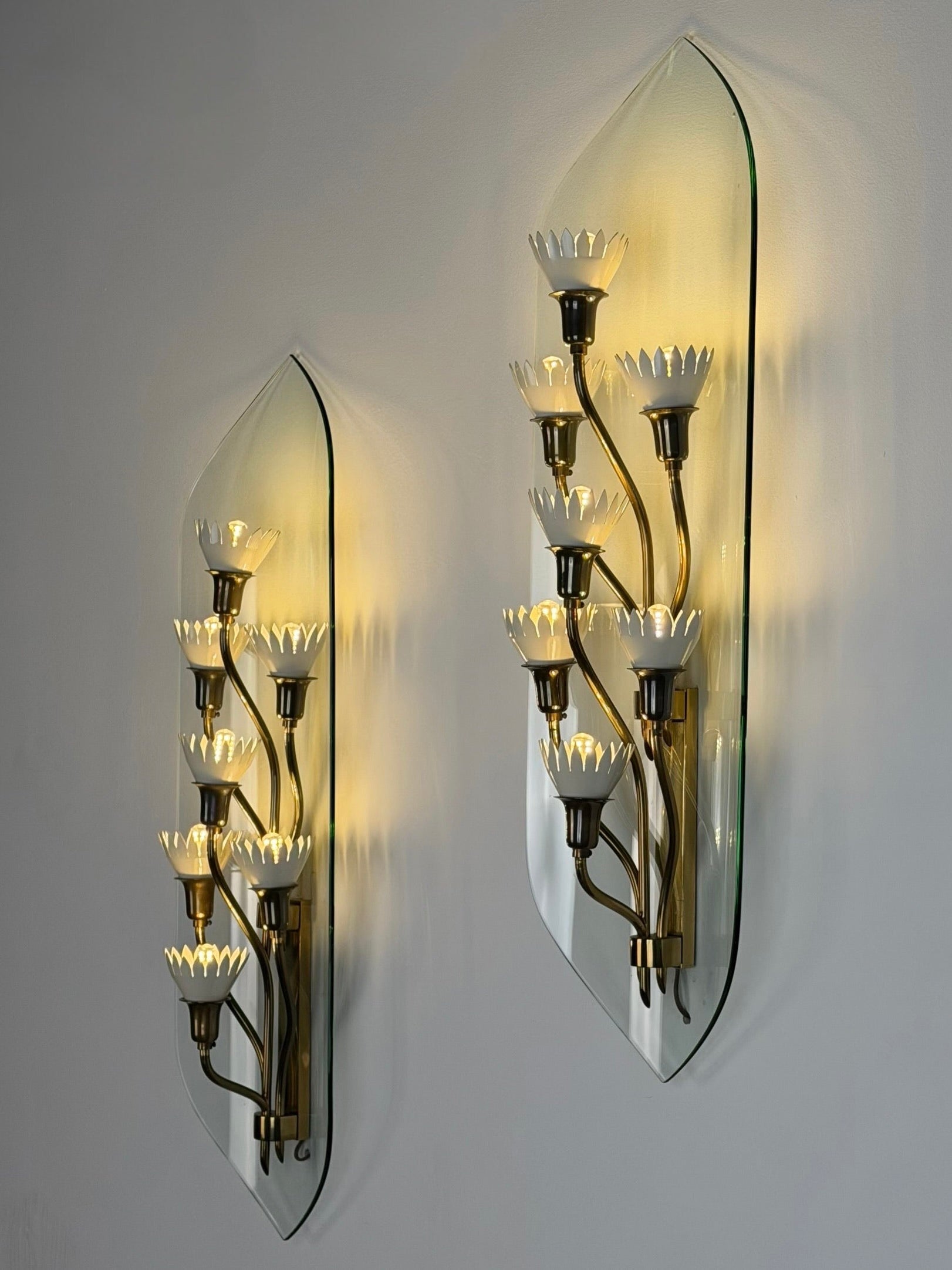 Pair of Monumental Pietro Chiesa for Fontana Arte Rare 7-Light Glass Sconces, 1950s Sconces