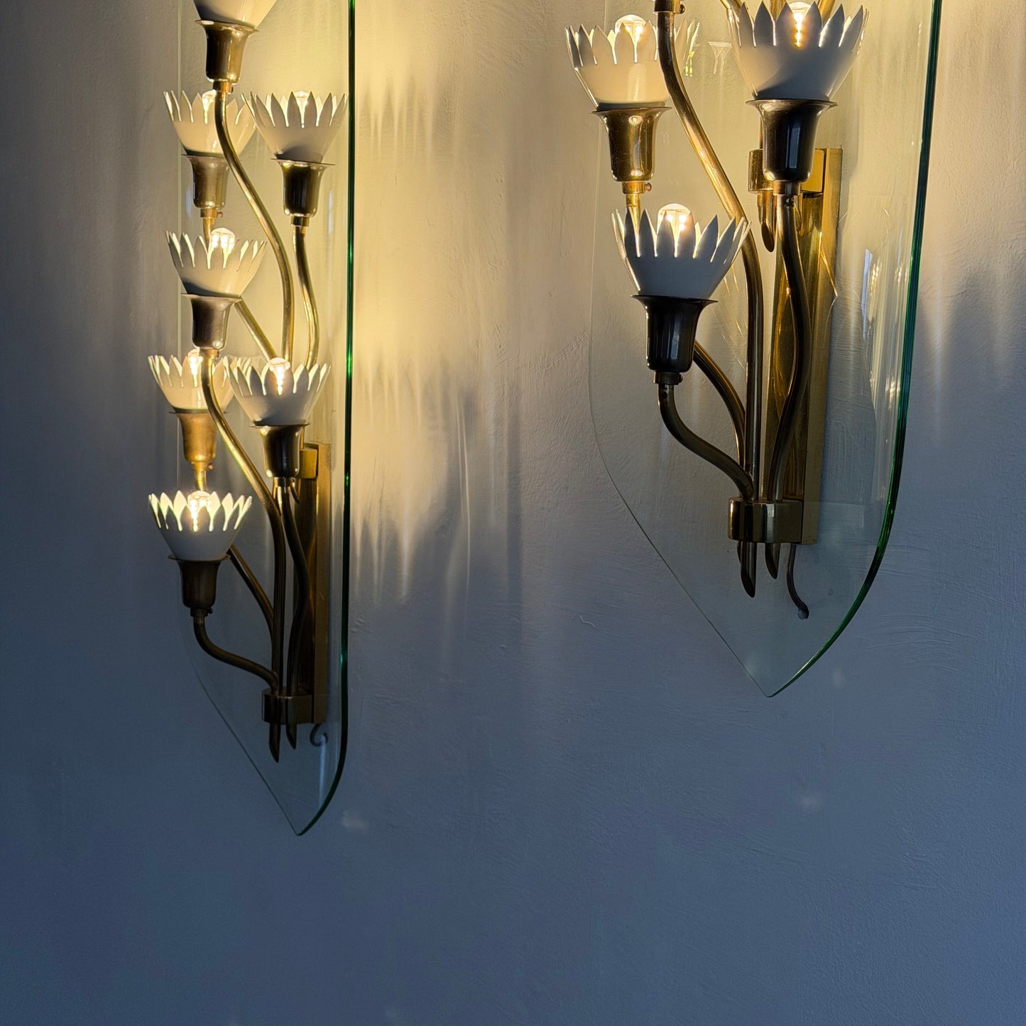 Pair of Monumental Pietro Chiesa for Fontana Arte Rare 7-Light Glass Sconces, 1950s Sconces