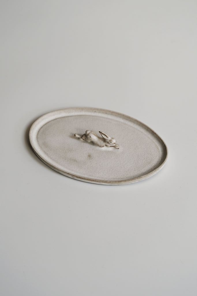 Moonrise Hopping Hare Plate, Run Trays