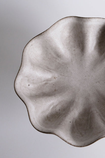 Moonrise Shell No.07 Footed Bowl Bowls