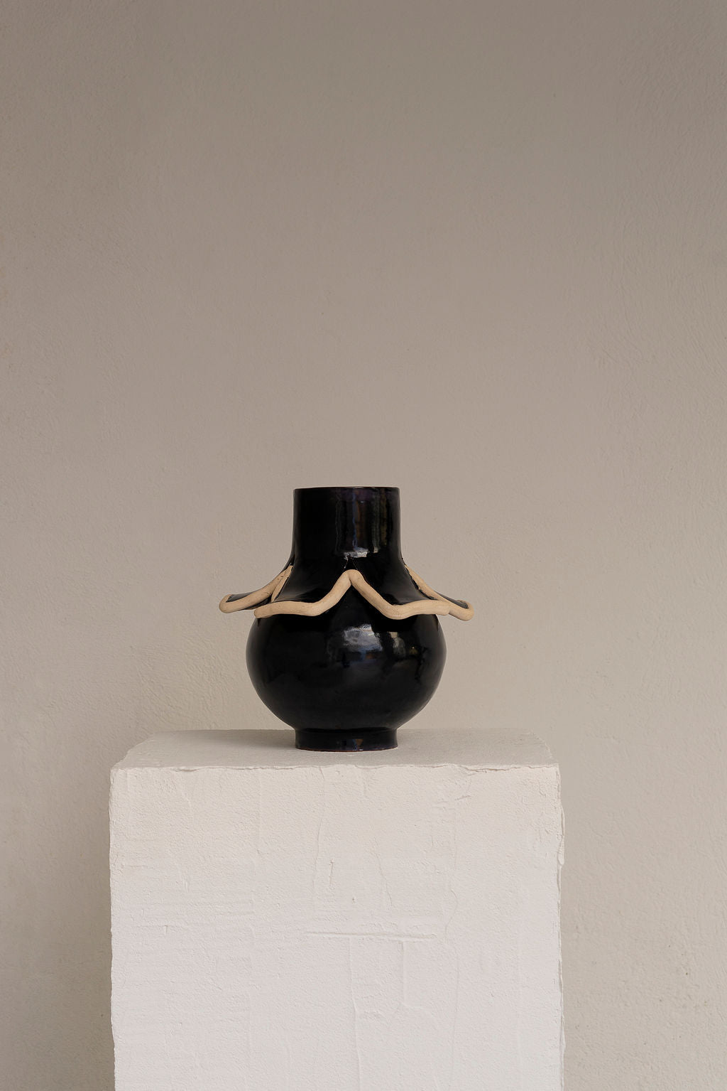 Navy Vase I by Los Objectos Decorativos Vases