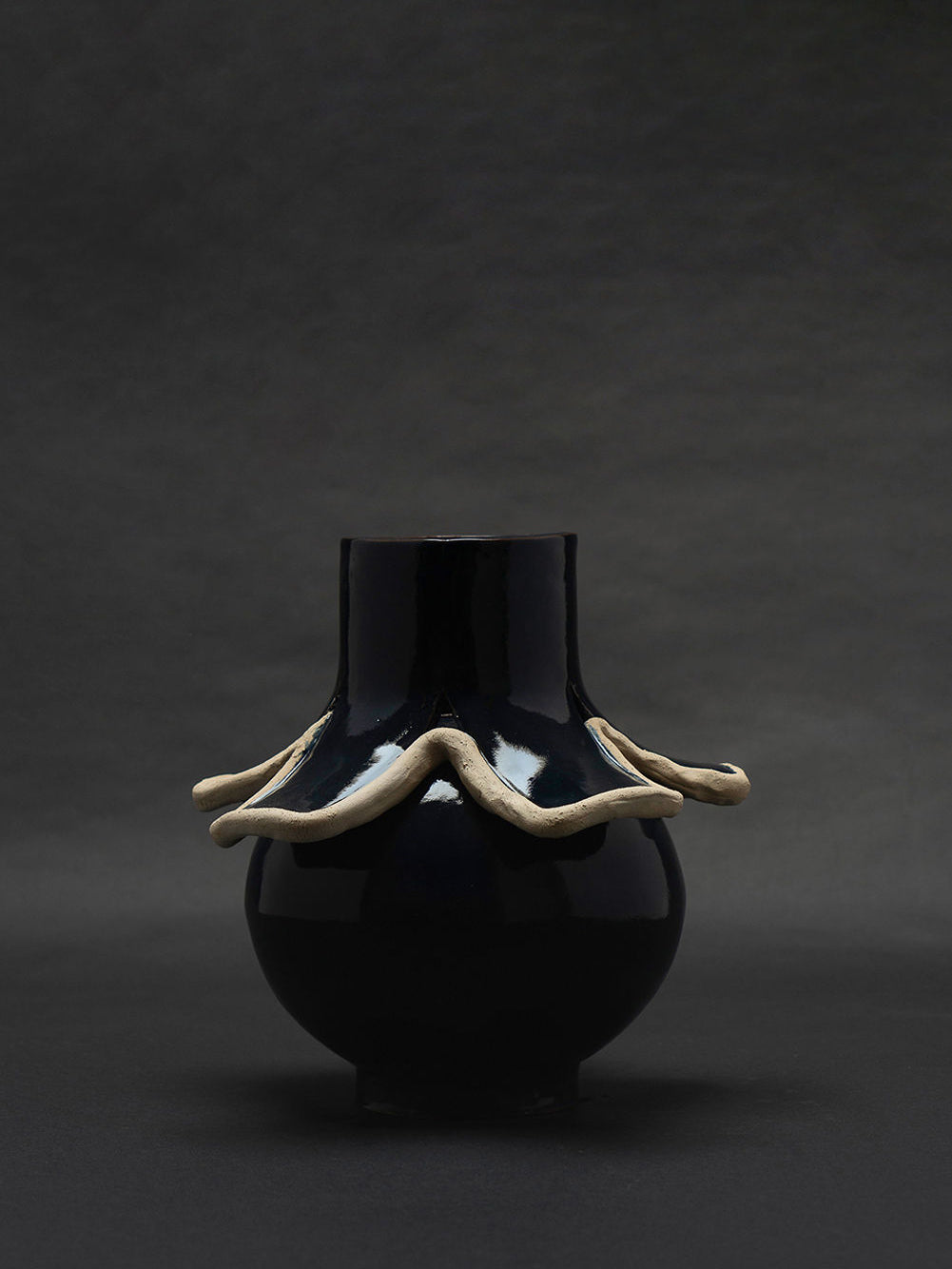 Navy Vase I by Los Objectos Decorativos Vases