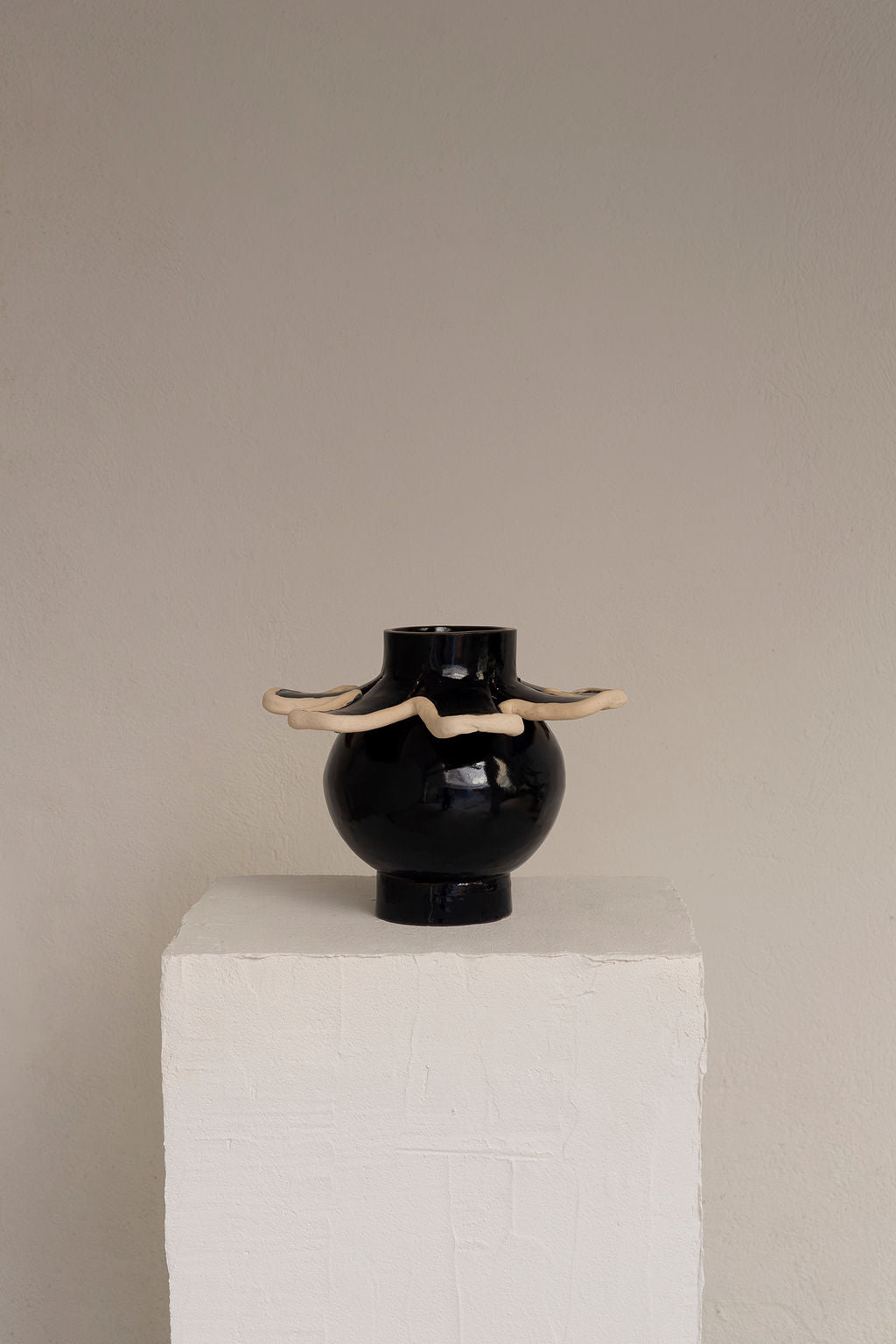 Navy Vase II by Los Objectos Decorativos Vases