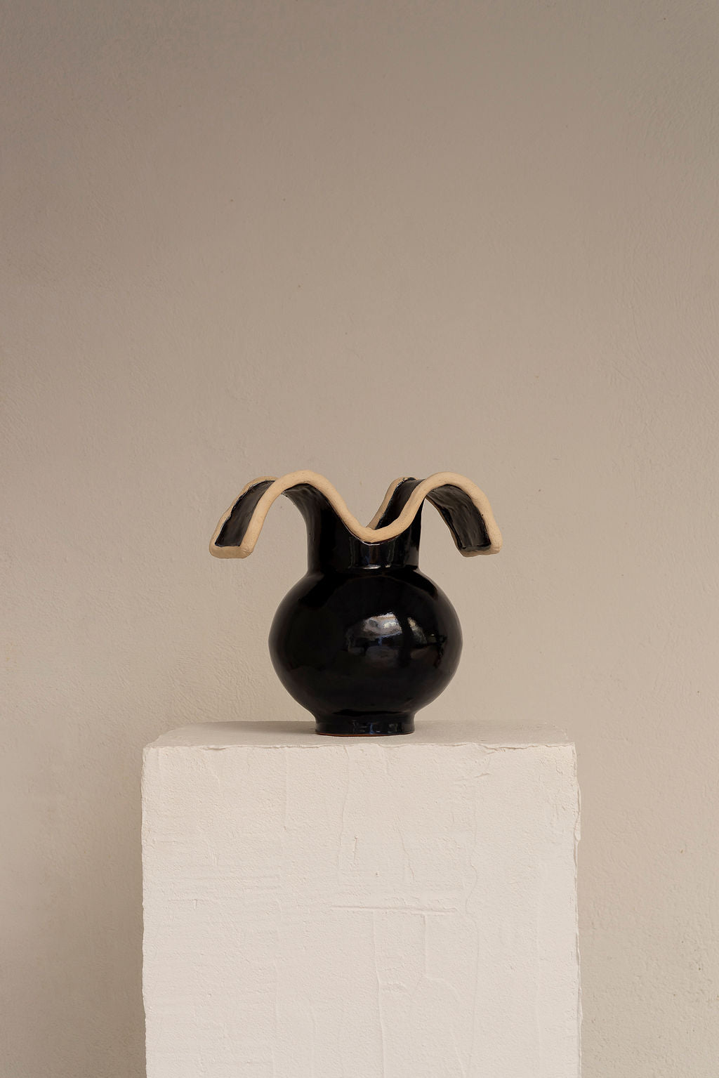 Navy Vase III by Los Objectos Decorativos Vases