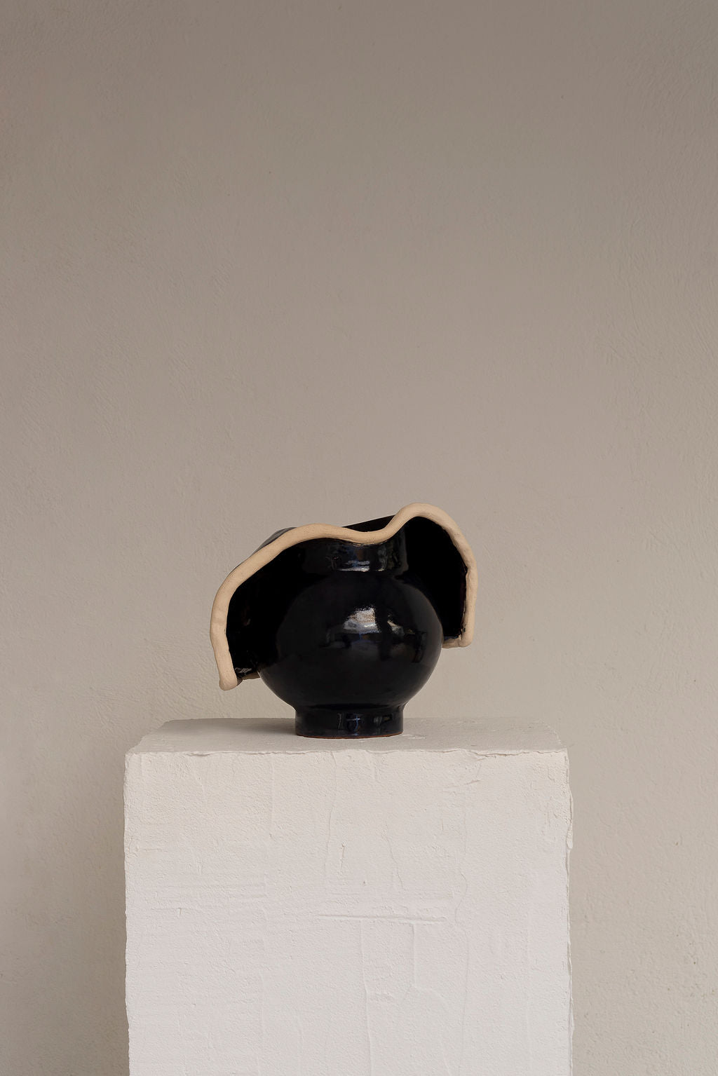 Navy Vase V by Los Objectos Decorativos Vases