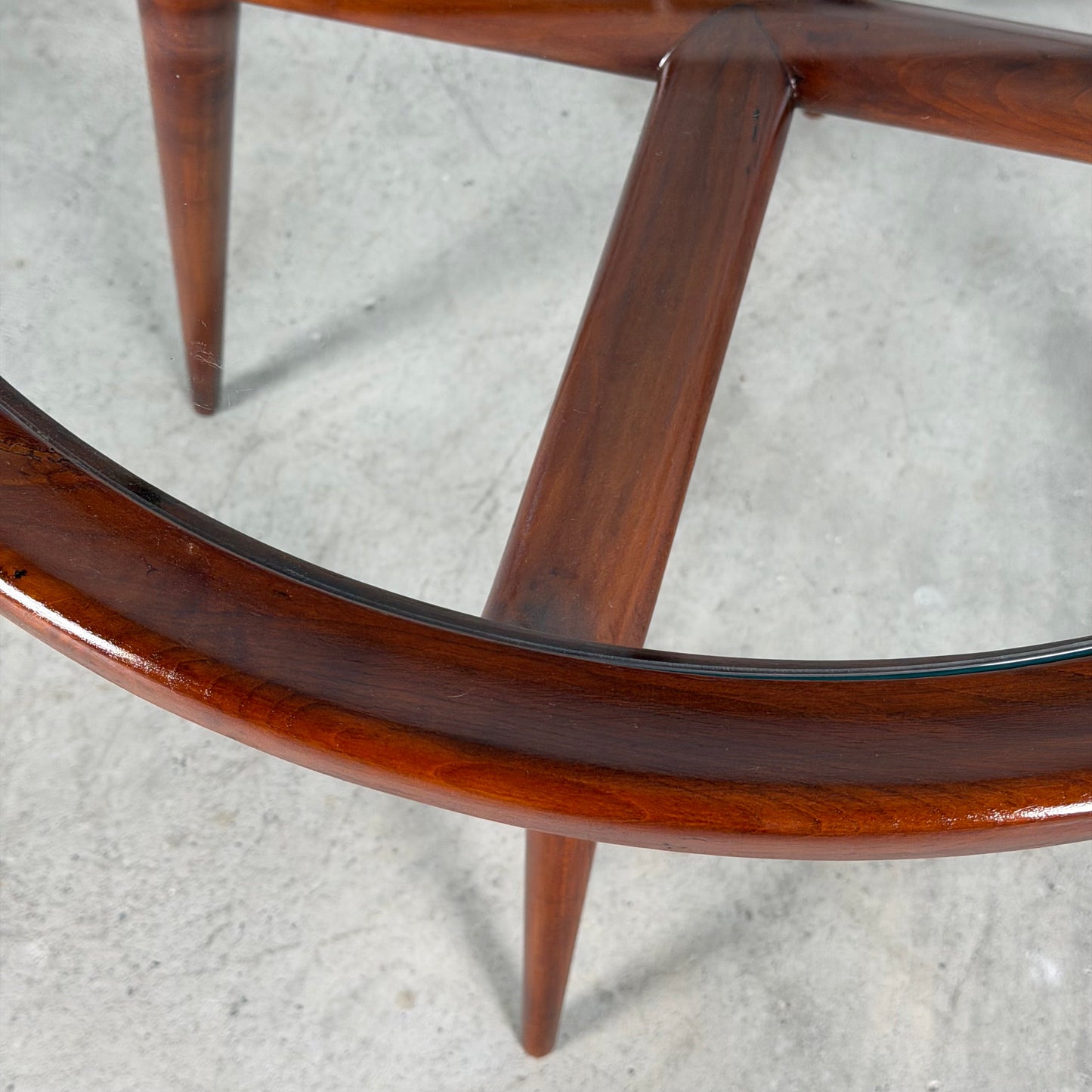 Nicolay Diulgheroff Walnut Round Coffee Table, Italy, 1950s Coffee Tables