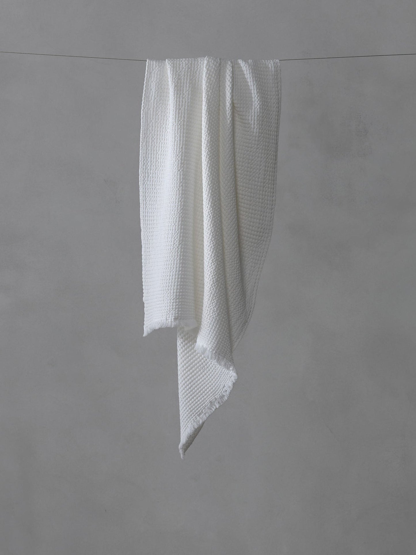 Ninho Bath Towel in Bianco by Society Limonta