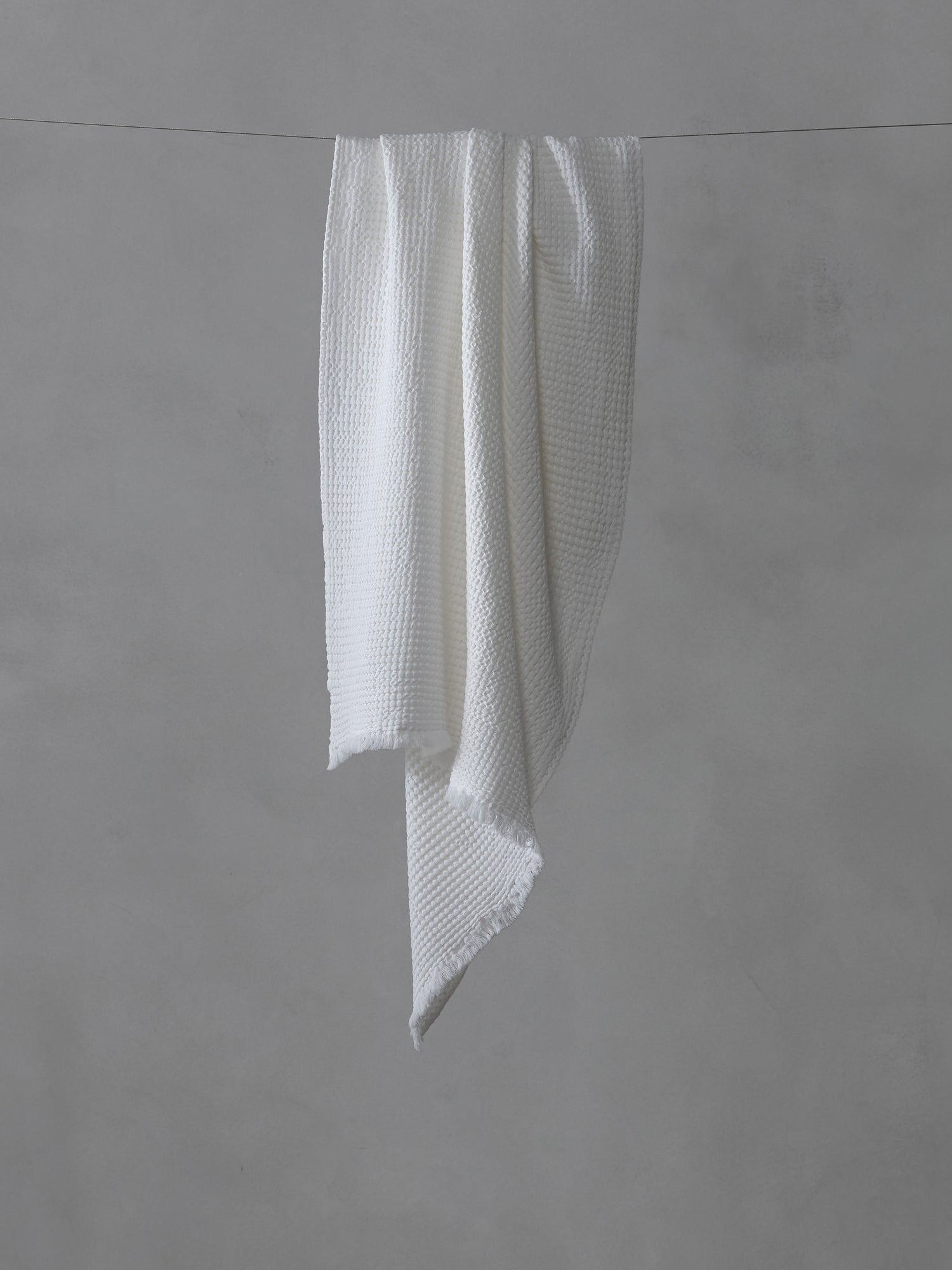 Ninho Bath Towel in Bianco by Society Limonta