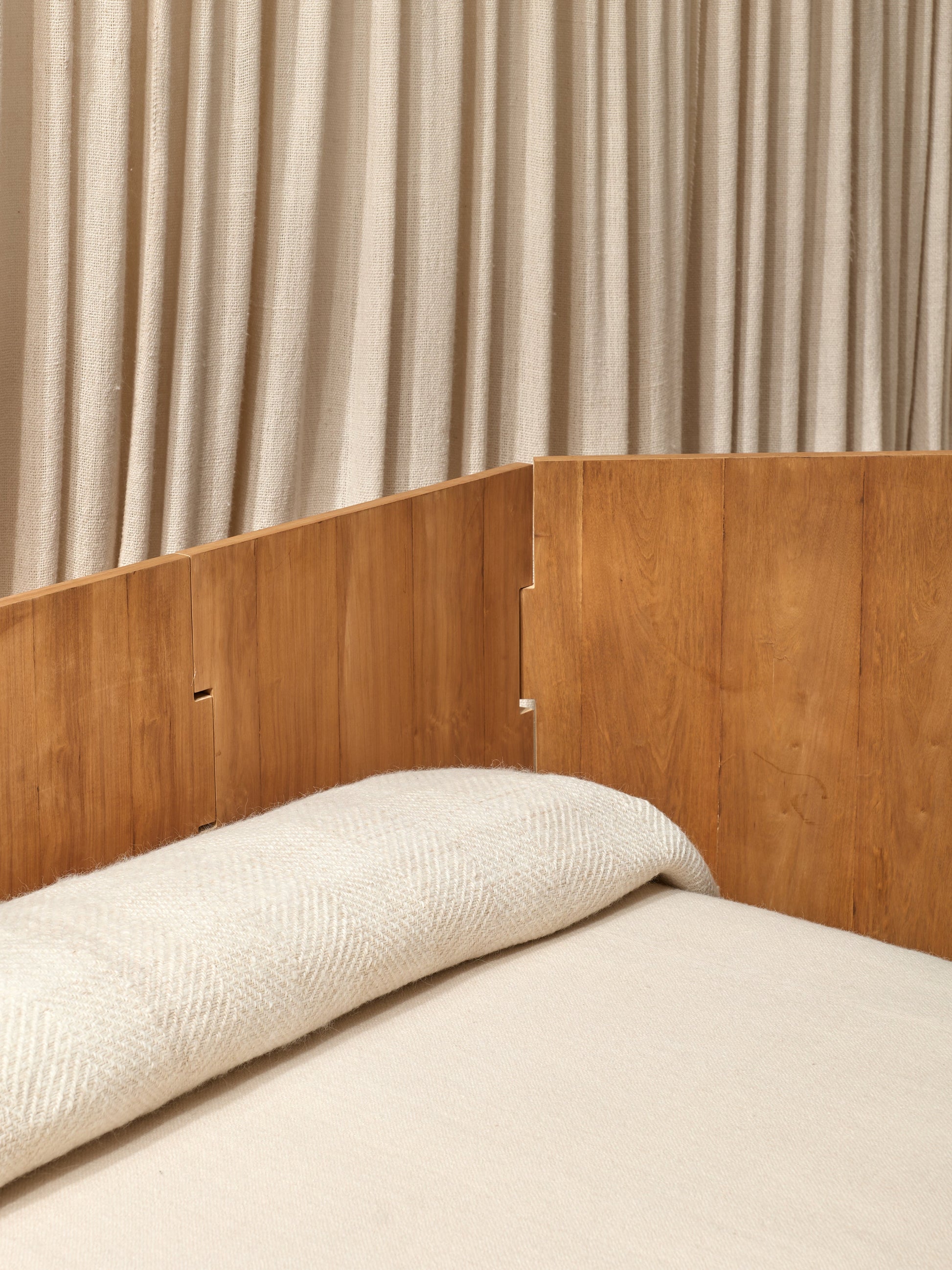 Otono Blanca Bed Quilt in Light Texture Quilts