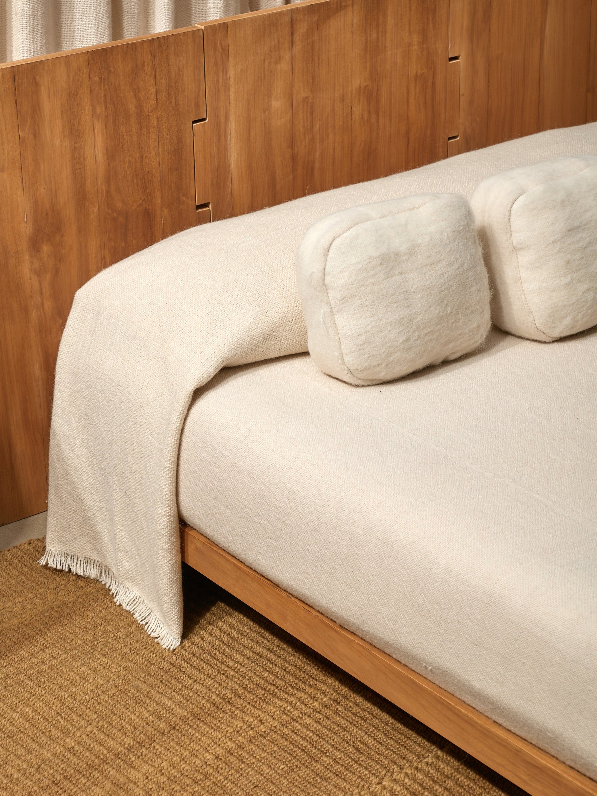 Otono Blanca Bed Quilt in Light Texture Quilts