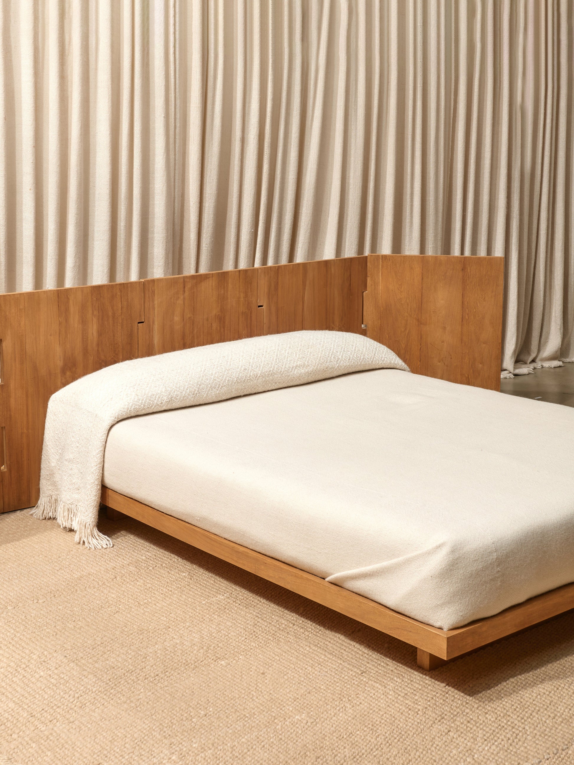 Otono Blanca Bed Quilt in Light Texture Quilts