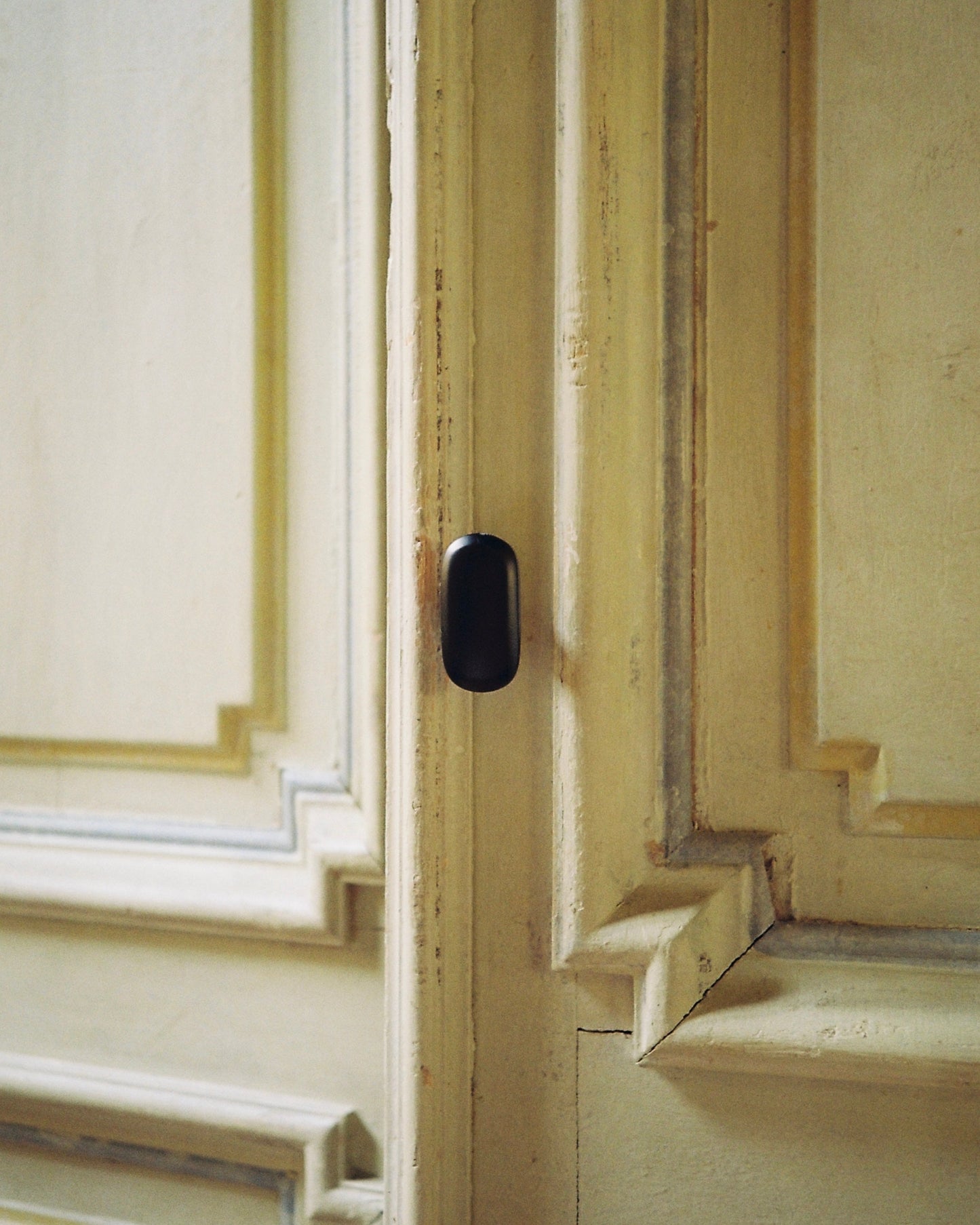 Oval Knob/Hook Hardware