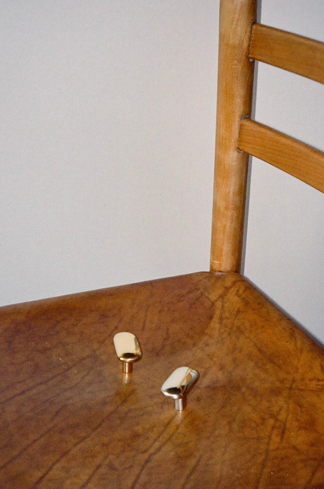 Oval Knob/Hook Hardware